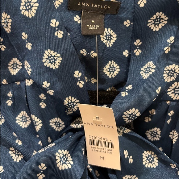 LOT of 2-Ann Taylor Floral‎ Ruffle Blouses Grey/ Blue Size M - Picture 7 of 10